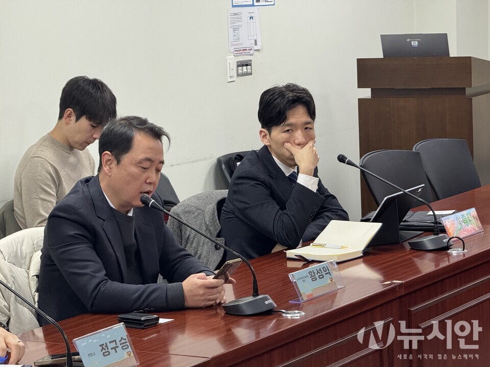 13일 국회에서 열린 ‘구글, 애플 등의 불법 인앱결제 수수료 피해자 간담회’에서 황성익 한국모바일게임협회 회장이 발언하고 있다.[사진=곽지우 기자]