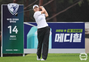 첫날부터 치열한 각축전...7언더파 <b>김민솔</b> 등 5명 공동<b>선두</b>...KLPGA <b>메디힐</b>...