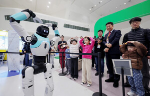 "AI, 현실을 움직인다"...삼성·현대·LG 등 대기업들 로봇으로 '산업 축... - 뉴스 썸네일 이미지