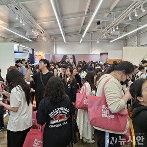 "지표는 겨울인데 성수는 축제"... 불황 뚫고 'K-컬처 성지'로 몰리는 이... - 뉴스 썸네일 이미지