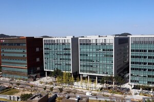 [특징주] LG이노텍, AI 기판 기대에 6%대 강세…KB證 목표가 120만원